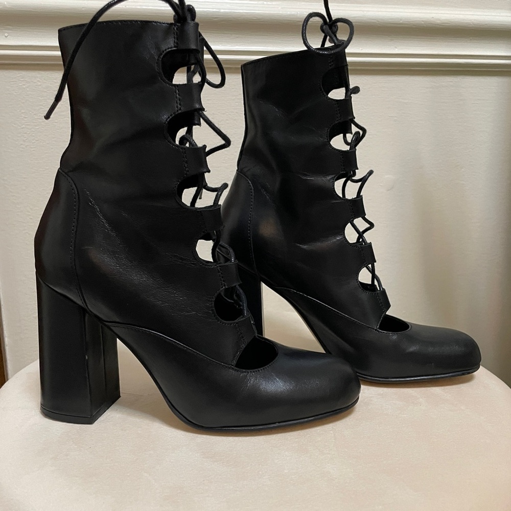 Steve Madden Black Lace-Up Women's Boots